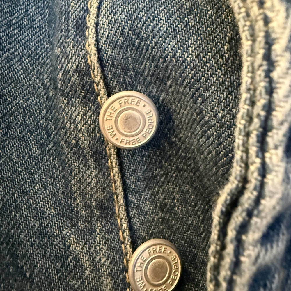 Free People Moxie low slung barrel jeans. Size 28 Distressed Timeless Blue. NWOT - Picture 5 of 6